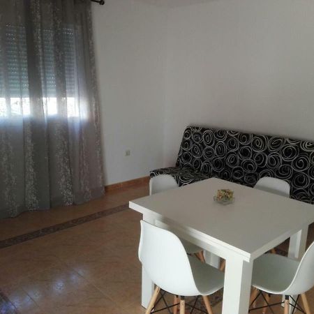 شقة كاربونيذاس  في Calle Malaga, 7 Bajo A المظهر الخارجي الصورة
