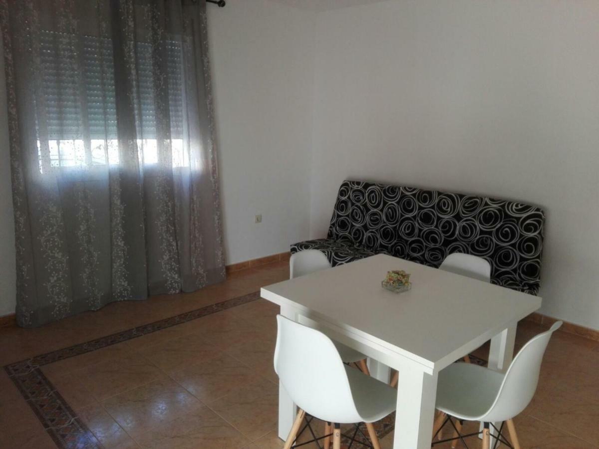 شقة كاربونيذاس  في Calle Malaga, 7 Bajo A المظهر الخارجي الصورة